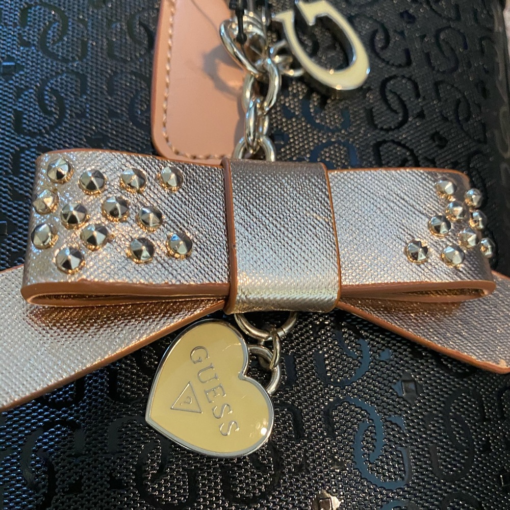 Guess purse - Picture 3 of 5